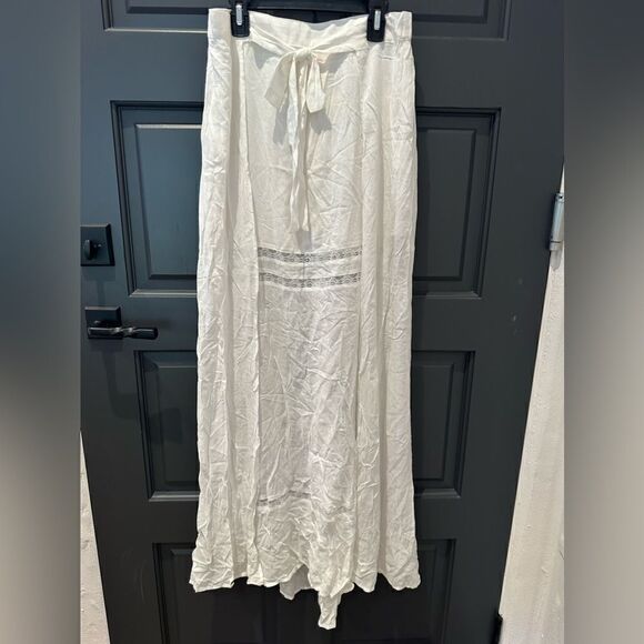 Dresses & Skirts - Flirty maxi skirt